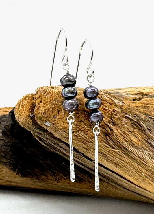 Sticks & Stones Earrings | Facetted Grey Pearl